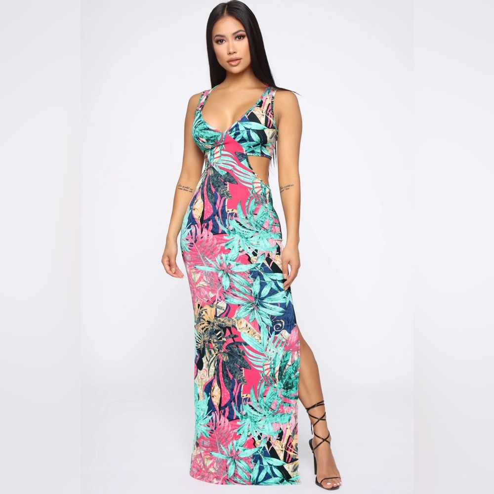 Mind on Holiday Cut Out Maxi Dress L